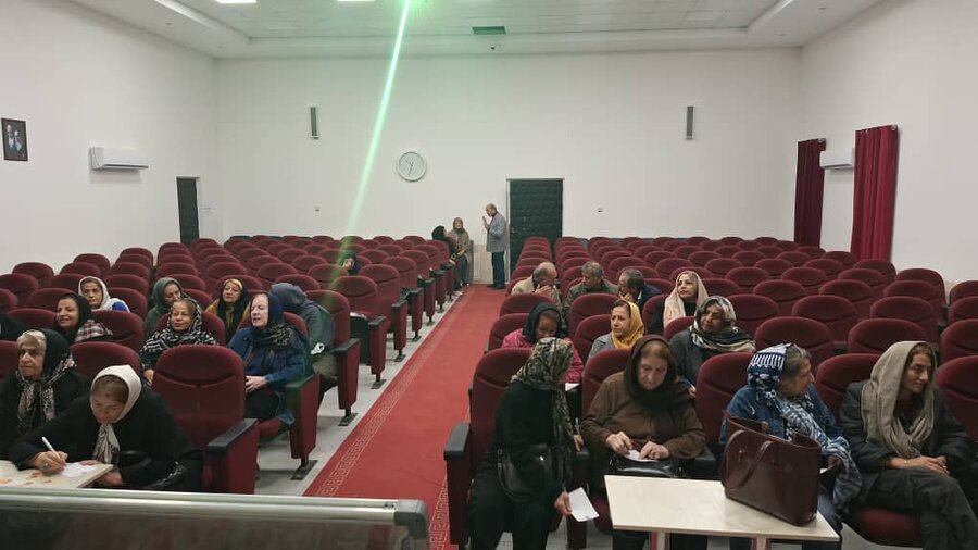 سومین نشست مهر و گفتگو در خانه امید سنندج برگزار شد