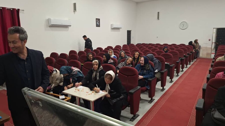 سومین نشست مهر و گفتگو در خانه امید سنندج برگزار شد