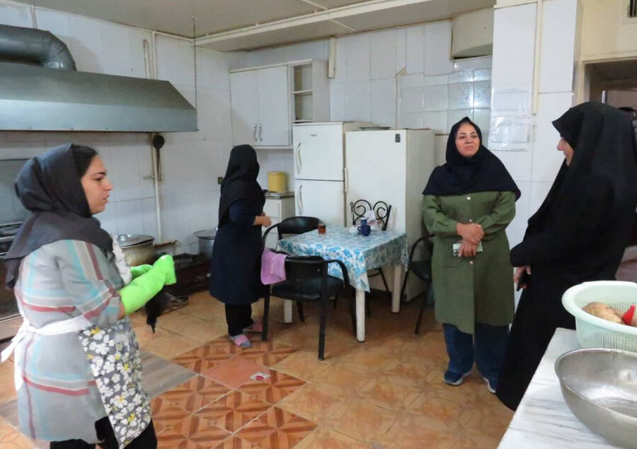 بازدید سرزده مدیرکل بهزیستی البرز از مرکز توانبخشی و نگهداری سالمندان فرزانگان