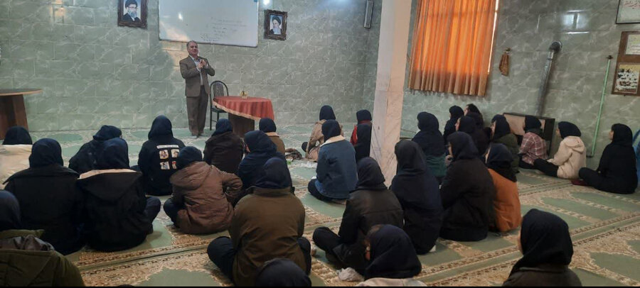 اشتهارد | کلاس های آموزشی پیشگیری از آسیبهای اجتماعی با محوریت پیشگیری از خودکشی و خودمراقبتی