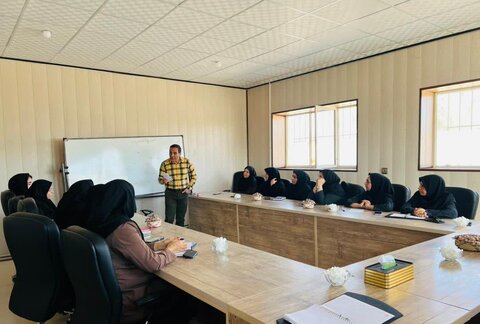 کارگاه آموزشی سلامت روان برای کارکنان بهزیستی بافق برگزار شد
