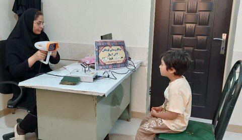 نمین| اجرای برنامه غربالگری پیشگیری از تنبلی چشم کودکان ۳الی ۶ سال در شهرستان نمین
