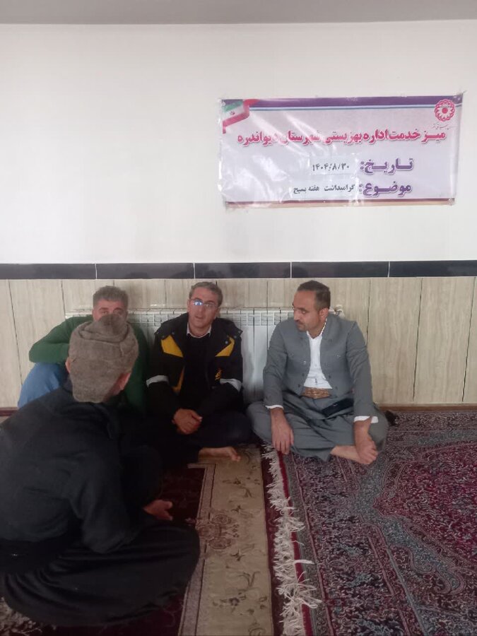 میز خدمت همگانی هفته بسیج در زرینه برپا شد