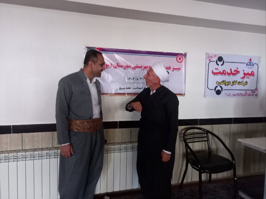 میز خدمت همگانی هفته بسیج در زرینه برپا شد