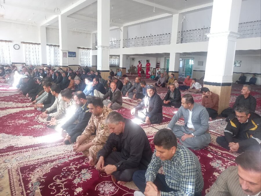 میز خدمت همگانی هفته بسیج در زرینه برپا شد