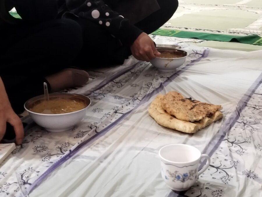 برگزاری مراسم سفره حضرت فاطمه زهرا(س) به مناسبت ایام شهادت آن بانوی بزرگ اسلام در اداره بهزیستی شهرستان مهریز