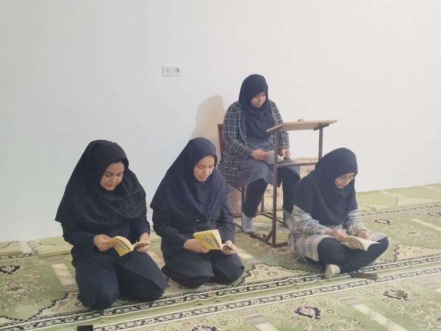 برگزاری مراسم سفره حضرت فاطمه زهرا(س) به مناسبت ایام شهادت آن بانوی بزرگ اسلام در اداره بهزیستی شهرستان مهریز