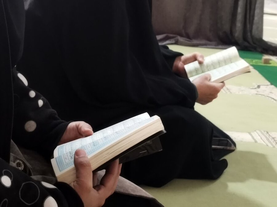 برگزاری مراسم سفره حضرت فاطمه زهرا(س) به مناسبت ایام شهادت آن بانوی بزرگ اسلام در اداره بهزیستی شهرستان مهریز