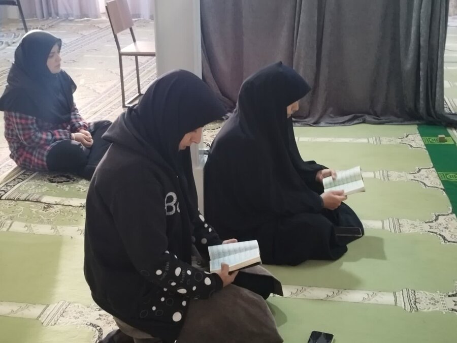 برگزاری مراسم سفره حضرت فاطمه زهرا(س) به مناسبت ایام شهادت آن بانوی بزرگ اسلام در اداره بهزیستی شهرستان مهریز