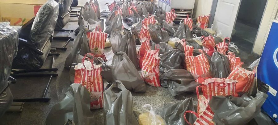 فیروزکوه | بسته‌های معیشتی به مددجویان بهزیستی در هفته بسیج اهدا شد