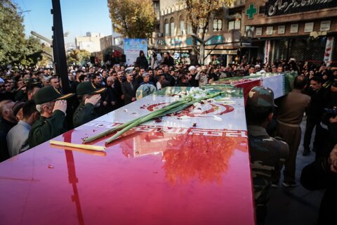 تشییع با شکوه شهدای گمنام دفاع مقدس در سنندج برگزار شد