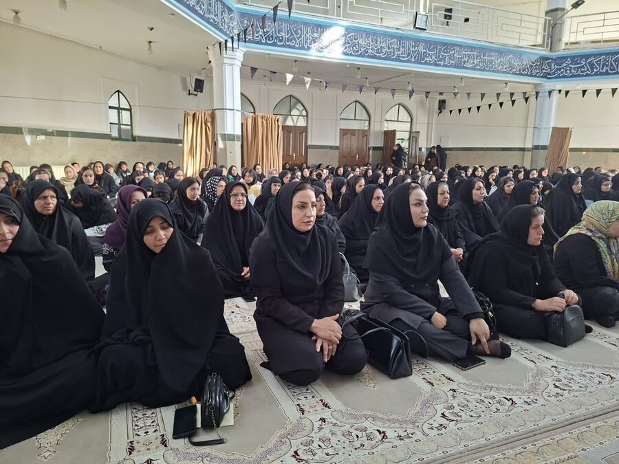 نمایشگاه صنایع دستی توانخواهان به مناسبت هفته بسیج در کامیاران برپا شد 