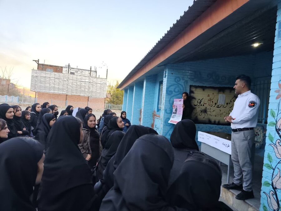 کارگاه آموزشی "مهارت‌های اجتماعی کلید موفقیت تحصیلی و سلامت روان" در مریوان برگزار شد 