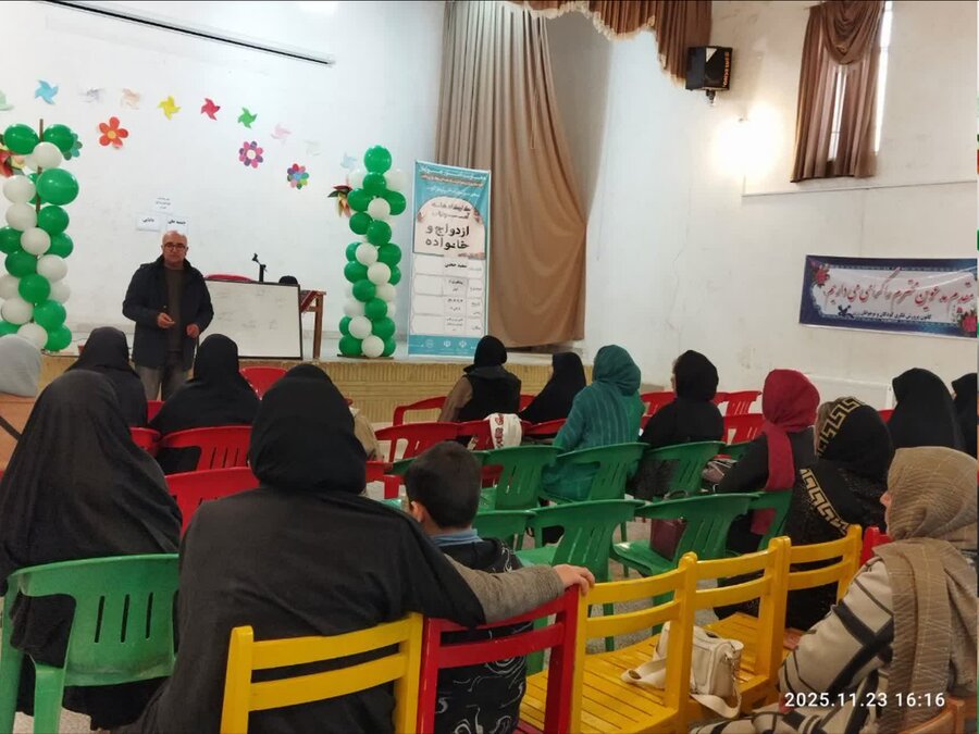 تأکید رئیس بهزیستی رزن بر نقش آموزش مادران در پیشگیری از بیماری اچ‌آی‌وی و ایدز