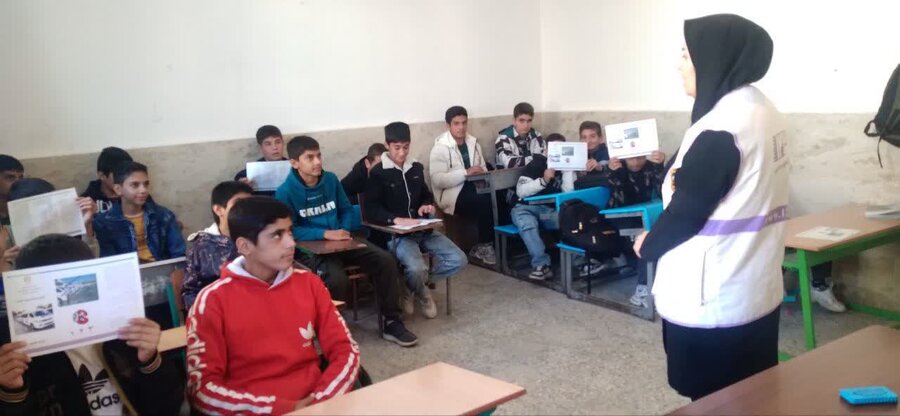 کارگاه آموزشی اورژانس اجتماعی در روستای دیوزند شهرستان قروه برگزار شد 