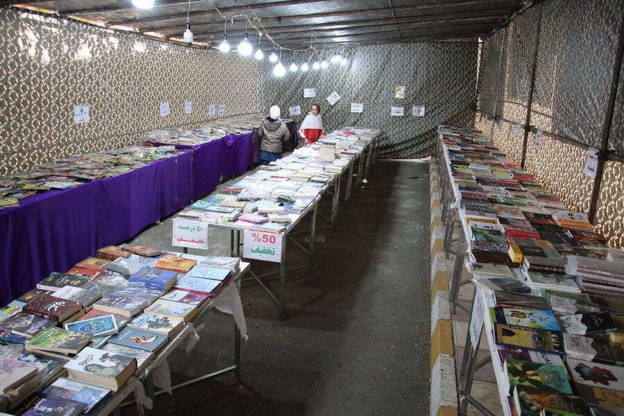 نمایشگاه کتاب به مناسبت هفته کتاب و کتابخوانی در سنندج برپا شد