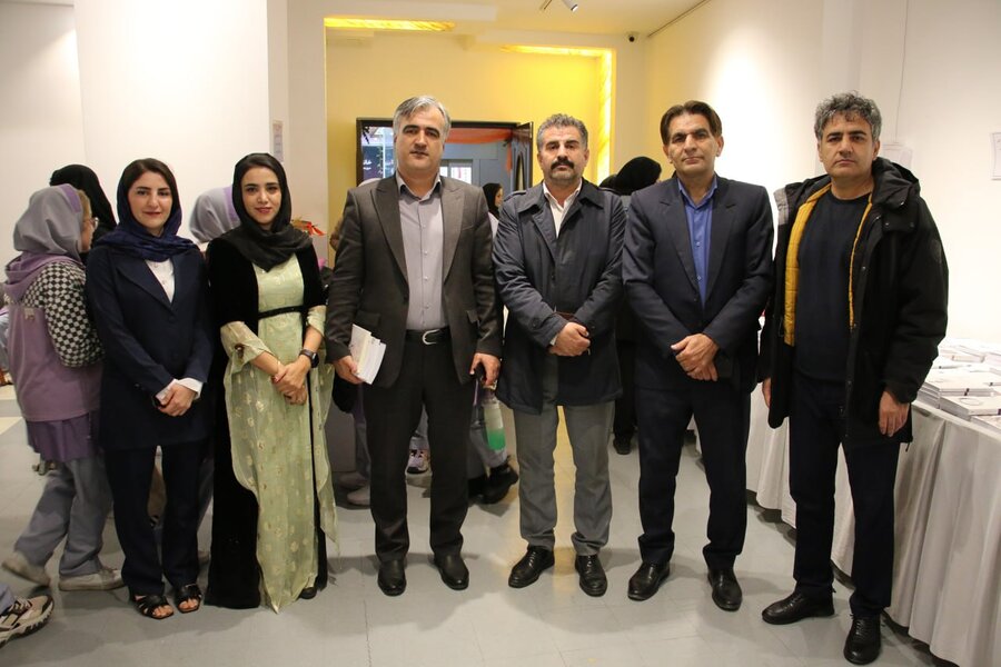 نمایشگاه کتاب به مناسبت هفته کتاب و کتابخوانی در سنندج برپا شد