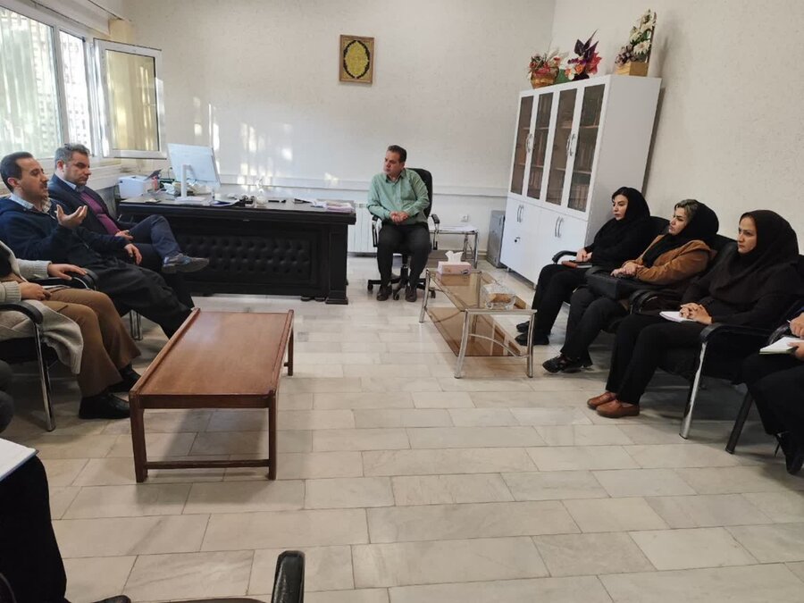 نشست معاون اشتغال کردستان با مسئولان و تسهیلگران شغلی برگزار شد 
