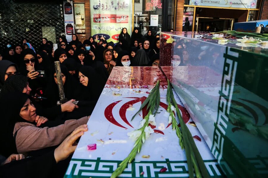 تشییع با شکوه شهدای گمنام دفاع مقدس در سنندج برگزار شد