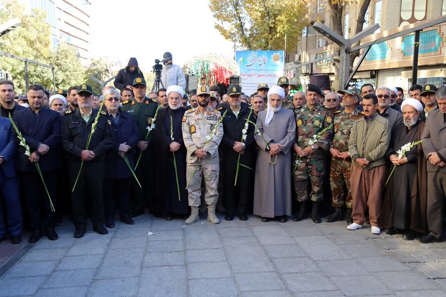 تشییع با شکوه شهدای گمنام دفاع مقدس در سنندج برگزار شد
