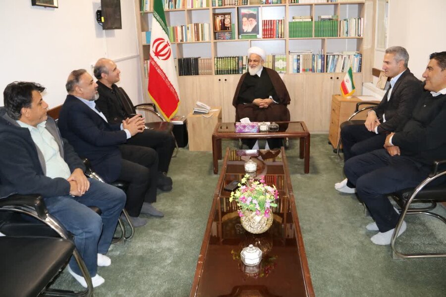 دیدار رئیس و کارکنان بهزیستی آبیک با امام جمعه این شهرستان