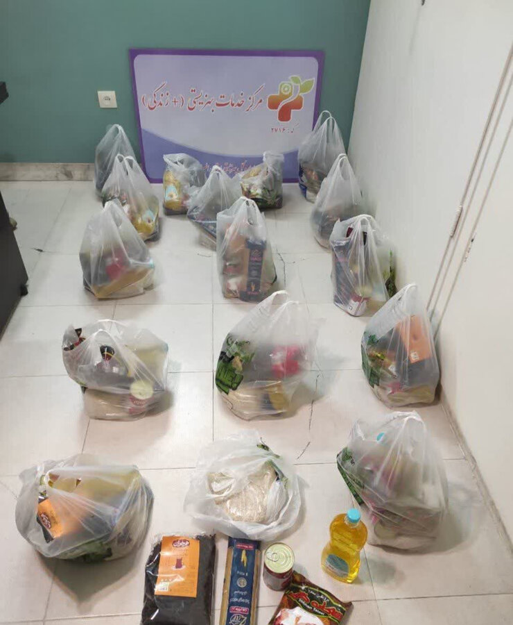 کرج | بسته های معیشتی در سالروز شهادت حضرت زهرا(س) به خانواده‌های نیازمند اهداء شد

