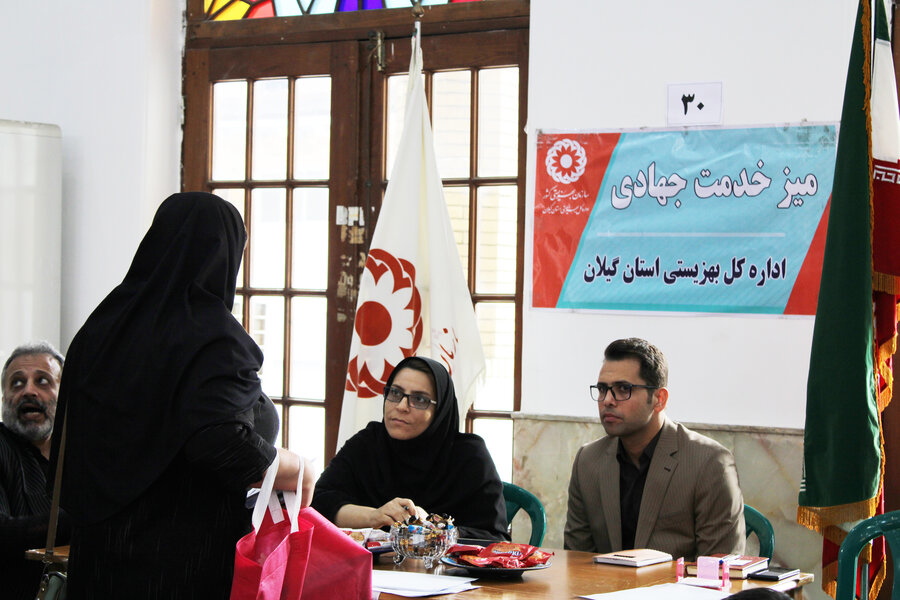 برپایی میز خدمت جهادی به مناسبت هفته بسیج