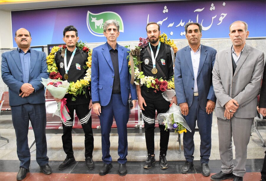 قهرمانان فوتبال ۷نفره وارد کرمانشاه شدند