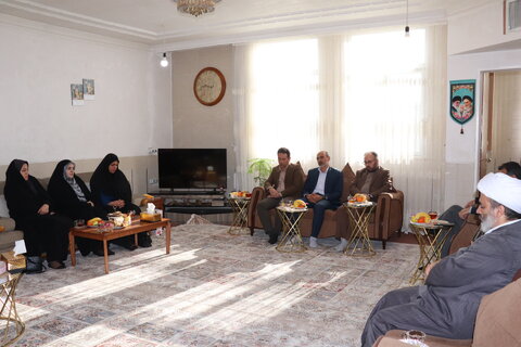 بازدید از خانواده شهید همکار در بهزیستی استان چهارمحال و بختیاری