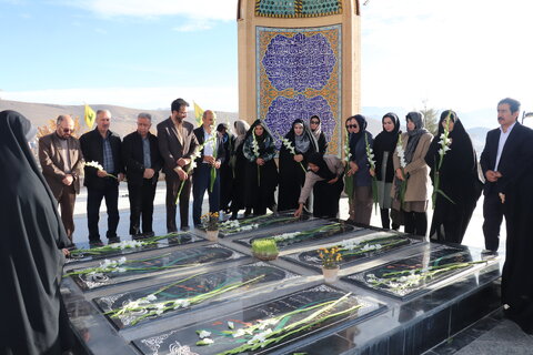 گزارش تصویری| آئین غبارروبی گلزار مطهر شهدای گمنام در چهارمحال و بختیاری