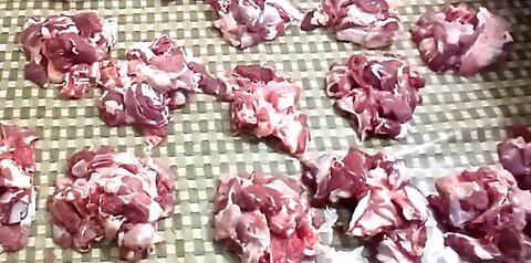 اهدای گوشت گرم توسط خیّر جوان چایپاره ای به بهزیستی