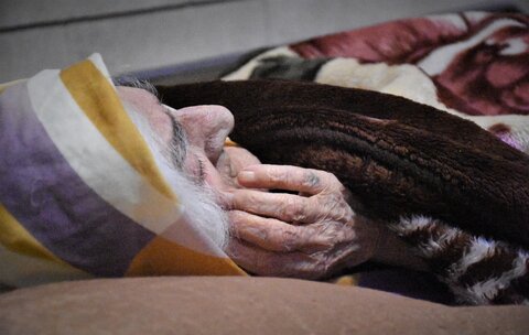 بازدید شبانه مدیرکل بهزیستی از مراکز سالمندان