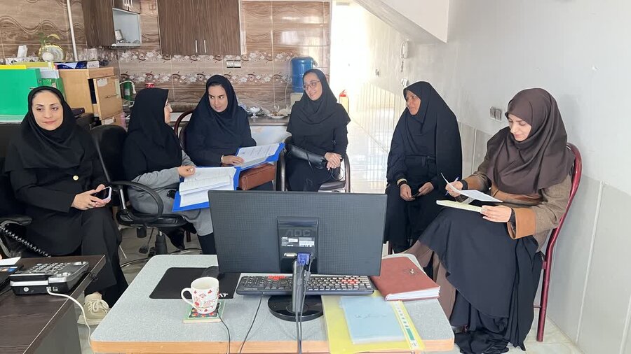 بازدیدکارشناسان واحد شبه‌خانواده و فرزندخواندگی، به همراه مسئول امور بانوان و کارشناس مشاوره و امور روان‌شناختی، از مراکز «مثبت زندگی» شهرستان بهاباد 