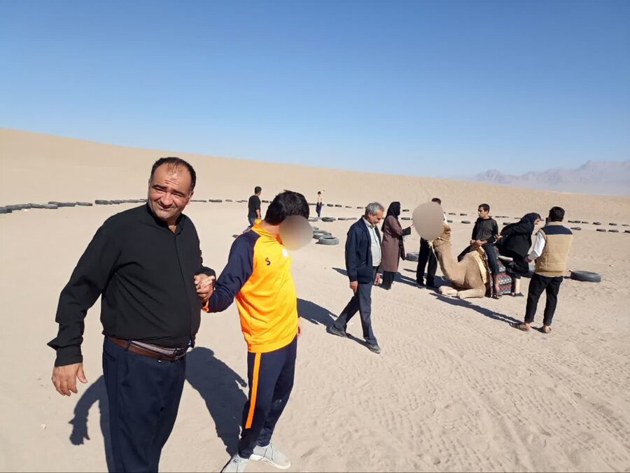 برگزاری اردوی یک‌روزه کویرنوردی برای کودکان اتیسم مرکز «ذهن آبی»