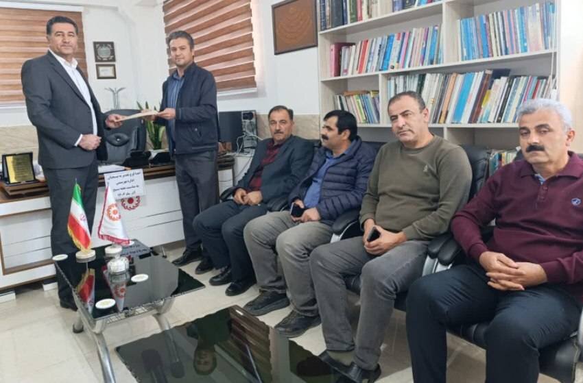 تقدیر از کارکنان بسیجی اداره بهزیستی به مناسبت هفته بسیج