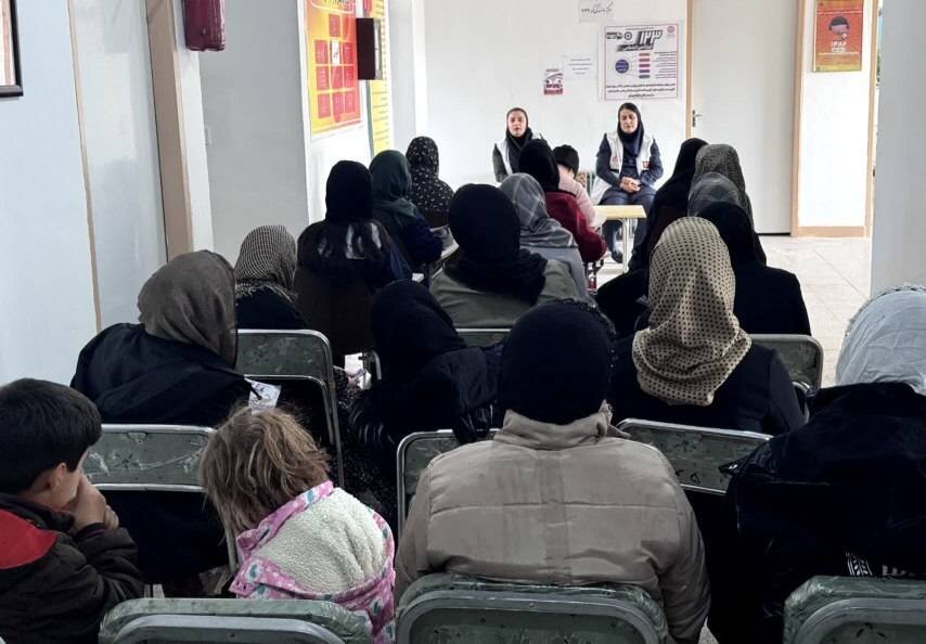 برگزاری کارگاه آموزشی اورژانس اجتماعی در مرکز مثبت زندگی به‌مناسبت روز جهانی منع خشونت علیه زنان در بهزیستی اشنویه