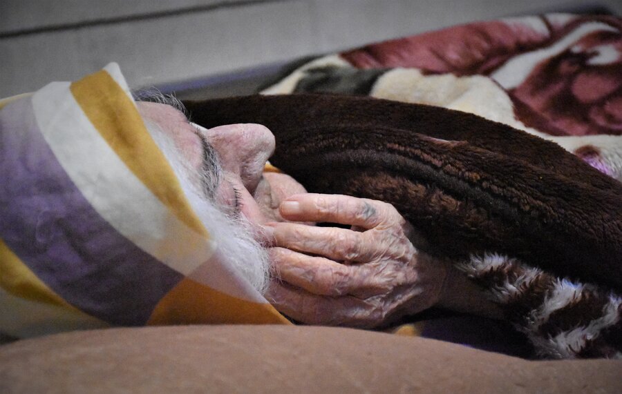 بازدید شبانه مدیرکل بهزیستی از مراکز سالمندان