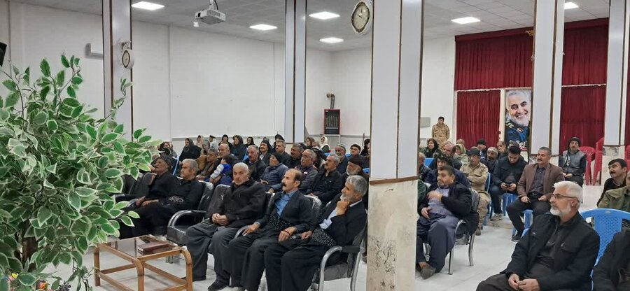 کارگاه آموزشی «سلامت در دوران سالمندی» به مناسبت هفته بسیج در دیواندره برگزار شد