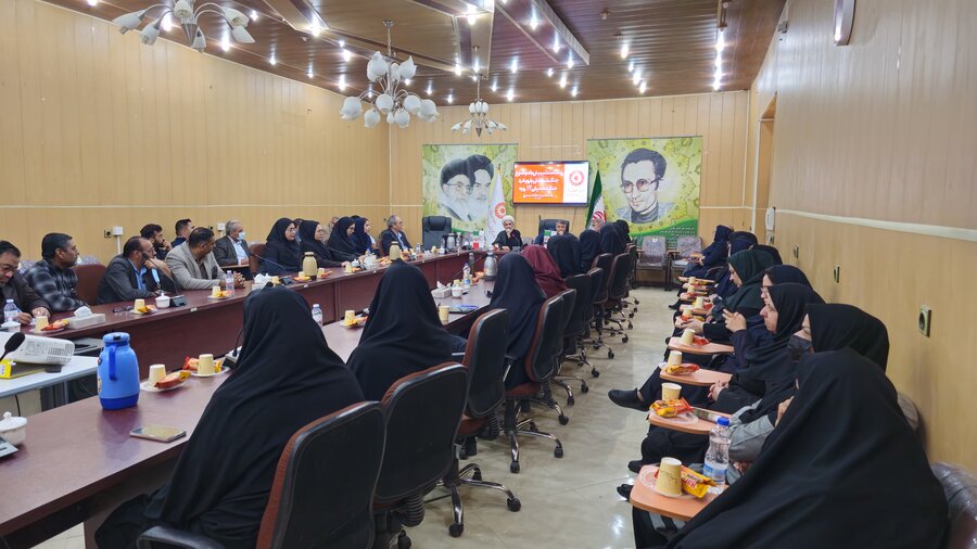 نشست تبیینی هفته بسیج در بهزیستی استان با محوریت جنگ تحمیلی ۱۲