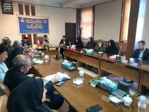 نشست مدیران شهرستان بوئین‌زهرا با محوریت سیاست‌های جوانی جمعیت و حمایت از خانواده