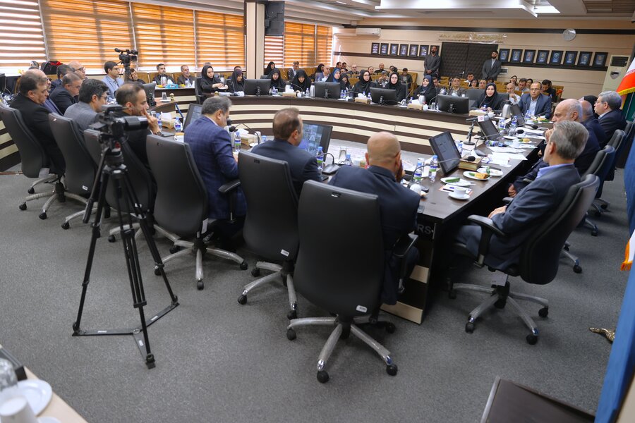 نشست بررسی  مسائل اجتماعی محور و محله محور با حضور وزیر تعاون کار رفاه اجتماعی