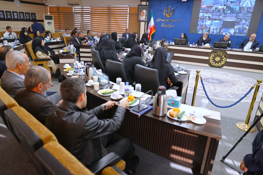 نشست بررسی  مسائل اجتماعی محور و محله محور با حضور وزیر تعاون کار رفاه اجتماعی