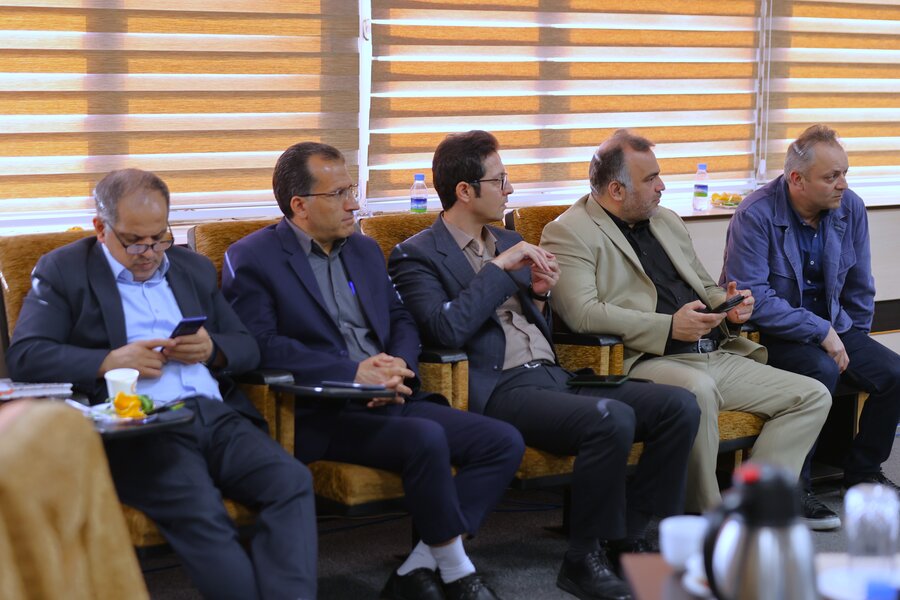 نشست بررسی مسائل اجتماعی محور و محله محور با حضور وزیر تعاون کار رفاه اجتماعی نشست بررسی مسائل اجتماعی محور و محله محور با حضور وزیر تعاون کار رفاه اجتماعی