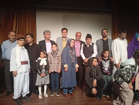 اجرای تئاتر نابینایان استان قم در حضور مدیران