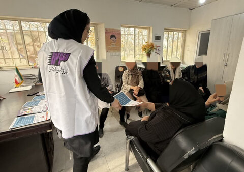 نظرآباد | استقرار تیم اورژانس اجتماعی به مناسبت روز جهانی منع خشونت علیه زنان در مرکز مثبت زندگی