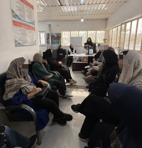 نظرآباد | استقرار تيم اورژانس اجتماعى به مناسبت روز جهانى منع خشونت عليه زنان در مرکز مثبت زندگی