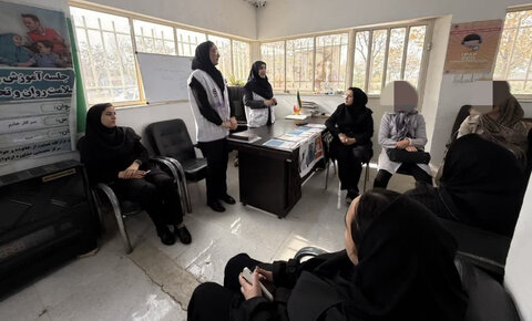 نظرآباد | استقرار تيم اورژانس اجتماعى به مناسبت روز جهانى منع خشونت عليه زنان در مرکز مثبت زندگی