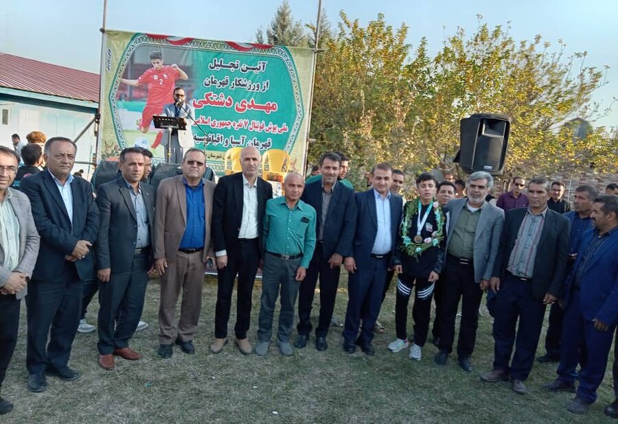 استقبال باشکوه از ورزشکار پرافتخار تیم ملی فوتبال ۷ نفره با حضور مسئولان بهزیستی خوزستان

