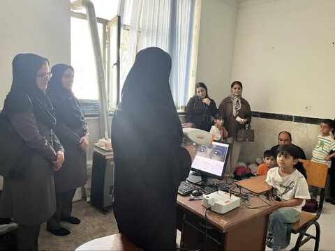 اردبیل| بازدید کارشناس پیشگیری از معلولیت از روند سنجش بینایی کودکان در فرهنگسرای فجر اردبیل