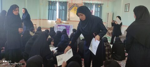 گزارش تصویری|  کلاس آموزشی با محوریت پیشگیری از آسیب‌های فضای مجازی در اهر